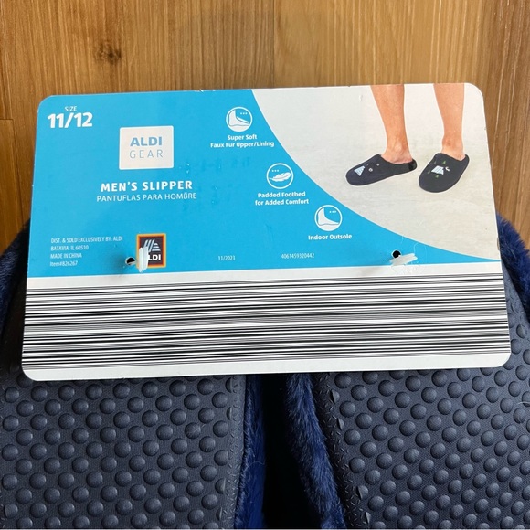 NWT Aldi Gear Slippers Shoes Size 11/12 Men’s Snowflakes Trees Logo Holiday Navy - Picture 5 of 6